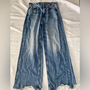 american eagle Super High Rise Baggy Wide Leg Distressed jeans women size 10